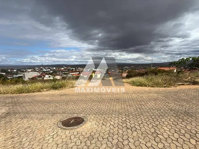 Terreno com 180m², à venda, no bairro São Geraldo em Araçuaí
