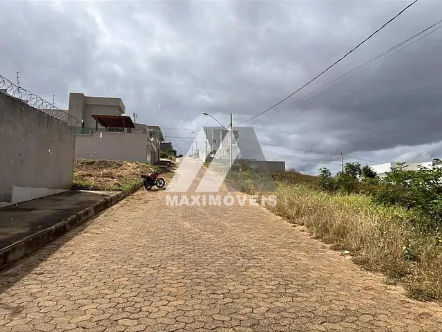Terreno com 180m², à venda, no bairro São Geraldo em Araçuaí