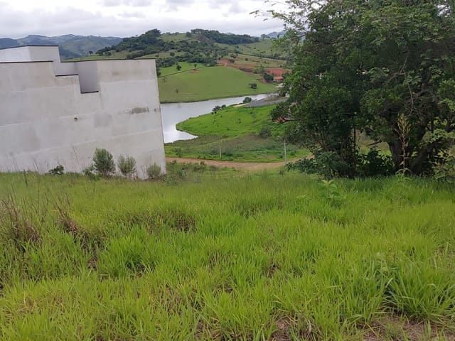 Terreno com 740m², à venda, no bairro Água Branca em Cambuí