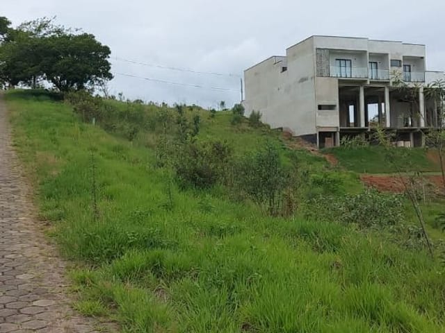 Terreno com 740m², à venda, no bairro Água Branca em Cambuí