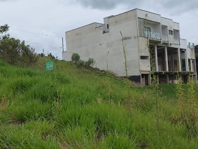 Terreno com 740m², à venda, no bairro Água Branca em Cambuí