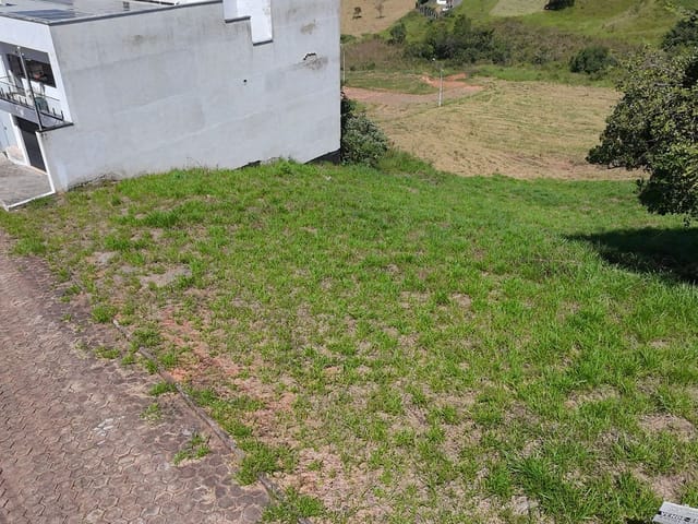 Terreno com 740m², à venda, no bairro Água Branca em Cambuí