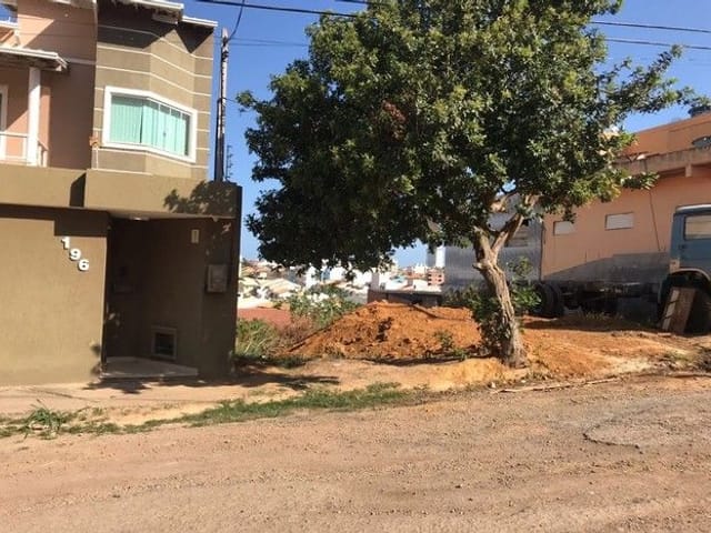 Terreno com 360m², à venda, no bairro Riviera Fluminense em Macaé
