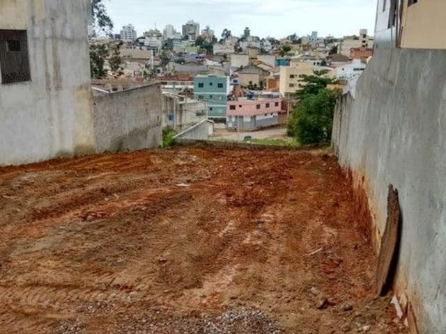 Terreno com 360m², à venda, no bairro Riviera Fluminense em Macaé