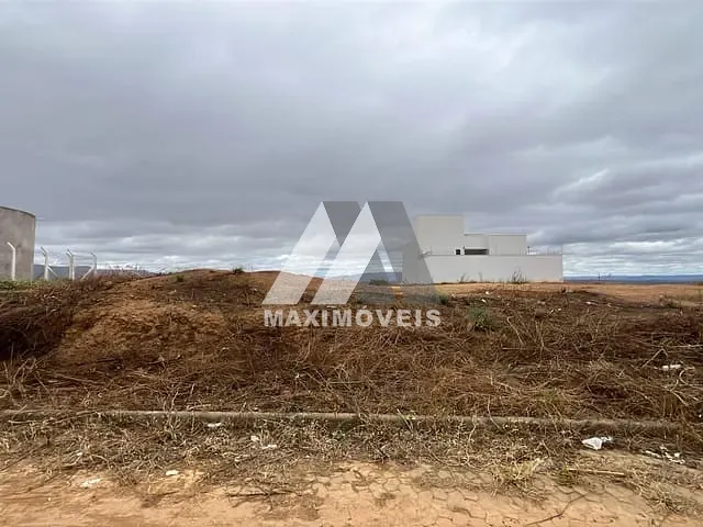 Terreno com 360m², à venda, no bairro São Geraldo em Araçuaí