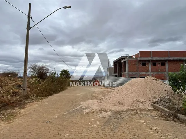Terreno com 360m², à venda, no bairro São Geraldo em Araçuaí