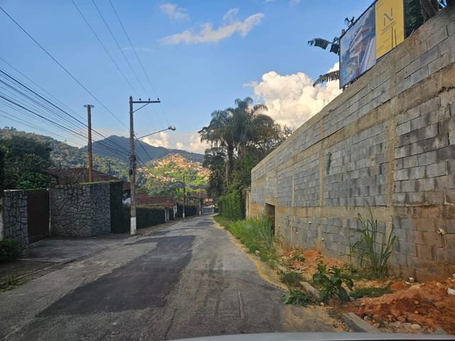 Terreno com 390m², à venda, no bairro Retiro em Petrópolis