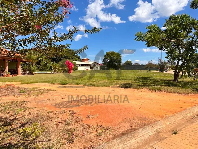 Terreno com 437m², à venda, no bairro Vitória Régia em Holambra