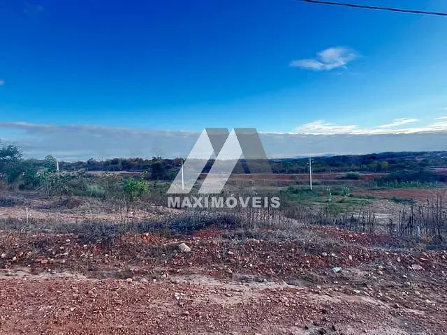 Terreno com 240m², à venda, no bairro Alto Paraiso em Araçuaí