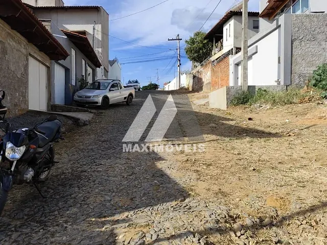Terreno com 297m², à venda, no bairro Vera Cruz em Araçuaí