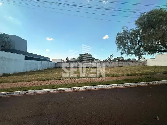 Terreno com 661m², à venda, no bairro Jardim Shangri-Lá em Bauru