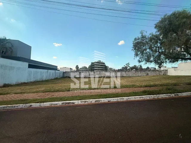 Terreno com 661m², à venda, no bairro Jardim Shangri-Lá em Bauru
