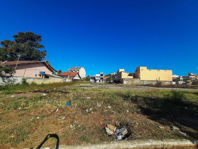 Terreno com 360m², à venda, no bairro Granja dos Cavaleiros em Macaé