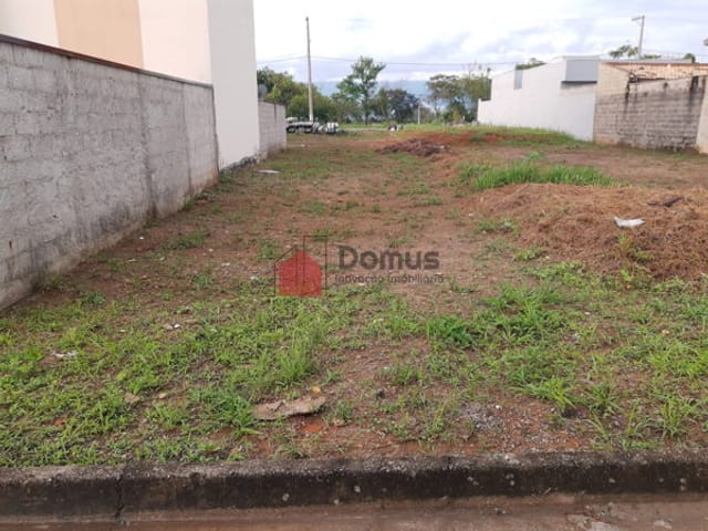 Terreno com 200m², à venda, no bairro Parque das Palmeiras em Pindamonhangaba