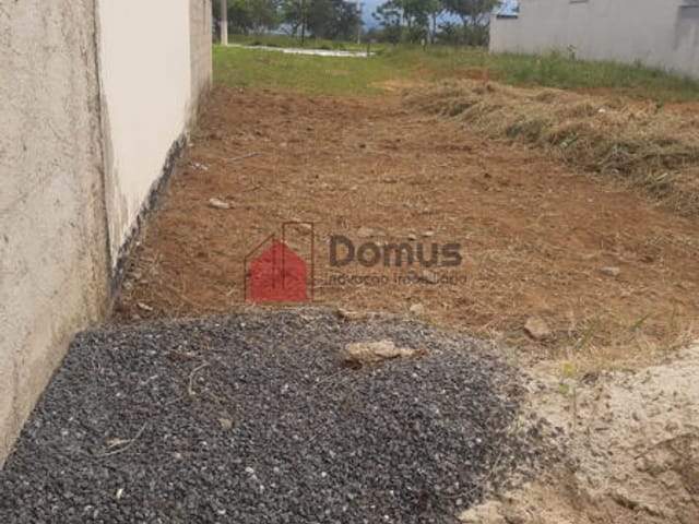 Terreno com 200m², à venda, no bairro Parque das Palmeiras em Pindamonhangaba