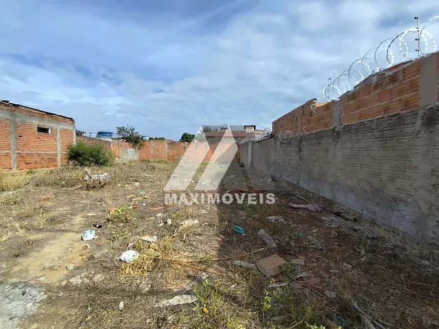 Terreno com 450m², à venda, no bairro Alto Mercado em Araçuaí