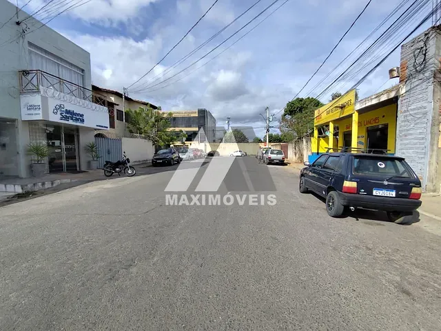 Terreno com 450m², à venda, no bairro Alto Mercado em Araçuaí