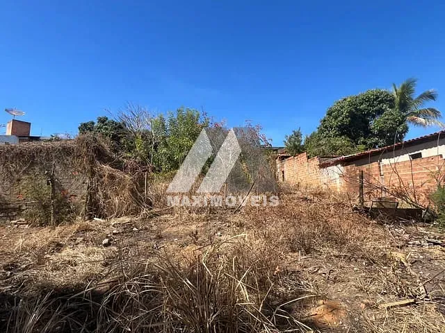 Terreno com 360m², à venda, no bairro Santa Tereza em Araçuaí