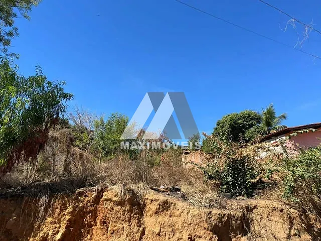 Terreno com 360m², à venda, no bairro Santa Tereza em Araçuaí