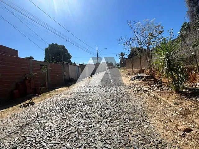 Terreno com 360m², à venda, no bairro Santa Tereza em Araçuaí