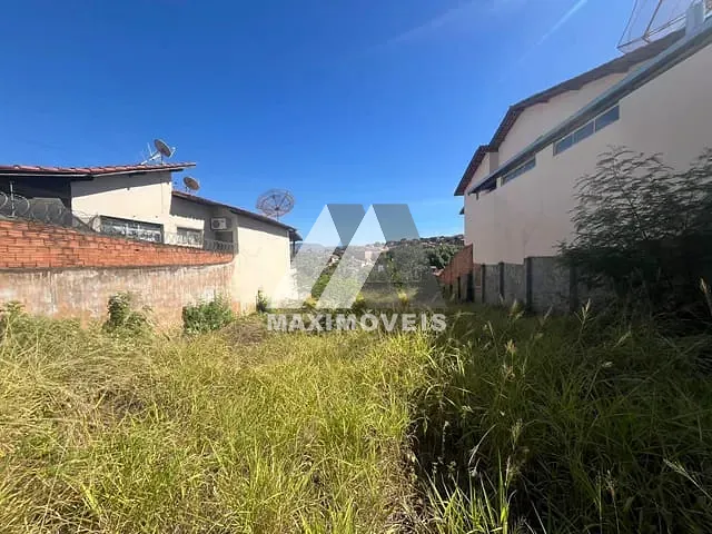 Terreno com 360m², à venda, no bairro Santa Tereza em Araçuaí