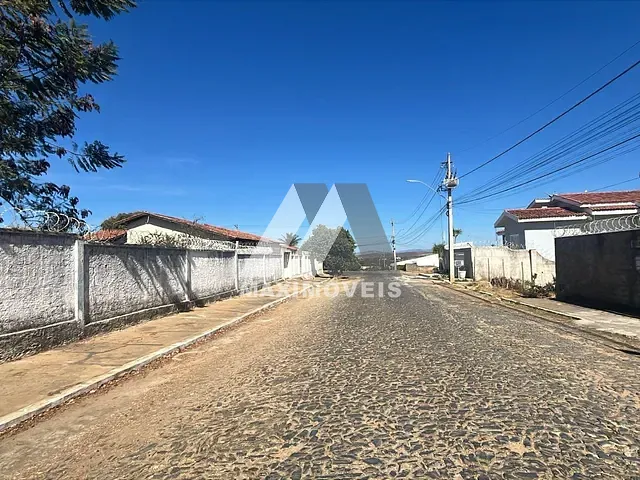 Terreno com 360m², à venda, no bairro Santa Tereza em Araçuaí