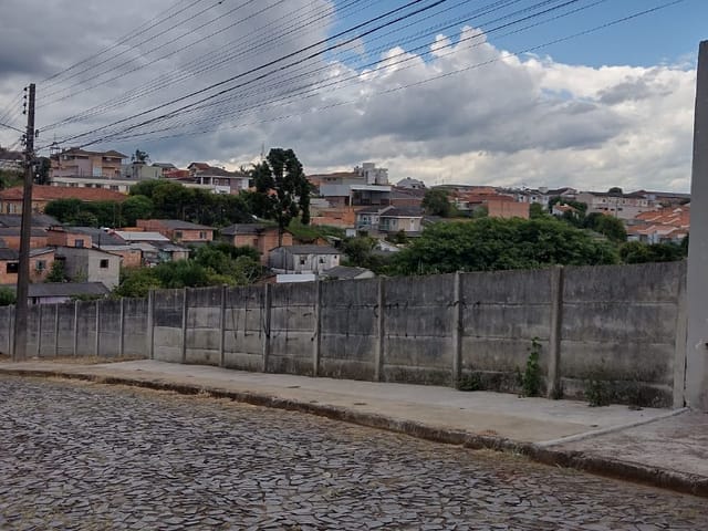 Terreno com 588m², à venda, no bairro Jardim Carvalho em Ponta Grossa