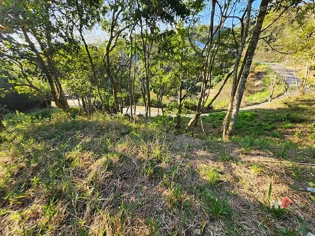 Terreno com 729m², à venda, no bairro Caxambu em Petrópolis