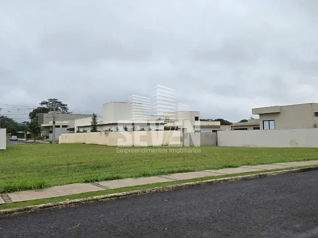 Terreno com 308m², à venda, no bairro Residencial Villa de León em Piratininga