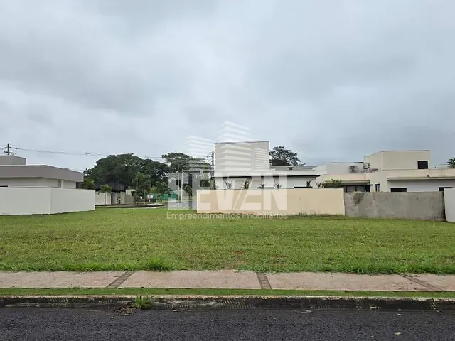 Terreno com 308m², à venda, no bairro Residencial Villa de León em Piratininga