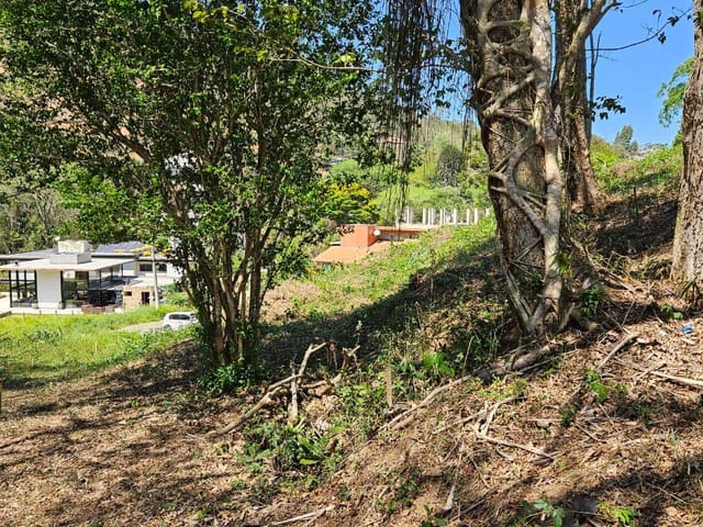Terreno com 2395m², à venda, no bairro Carangola em Petrópolis