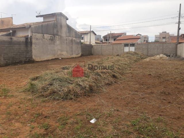 Terreno com 200m², à venda, no bairro Parque das Palmeiras em Pindamonhangaba