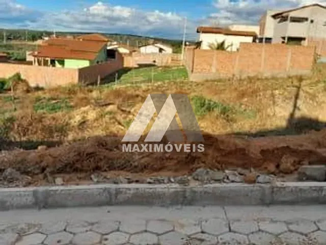 Terreno com 180m², à venda, no bairro São Francisco II em Araçuaí