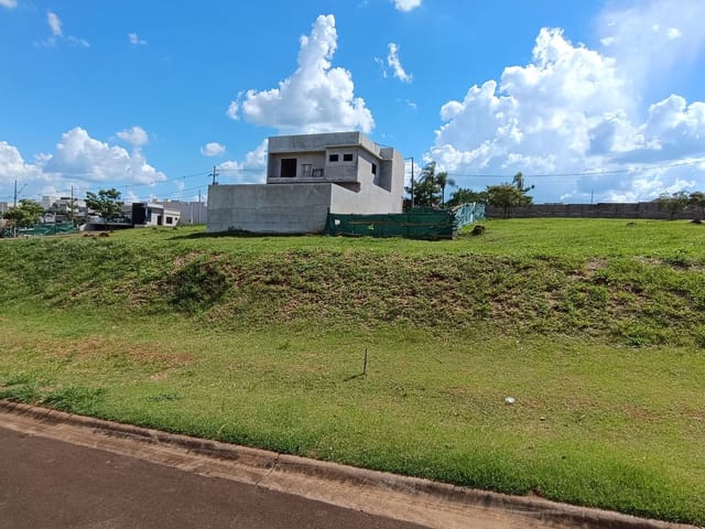 Terreno com 300m², à venda, no bairro Morada das Flores em Cambé