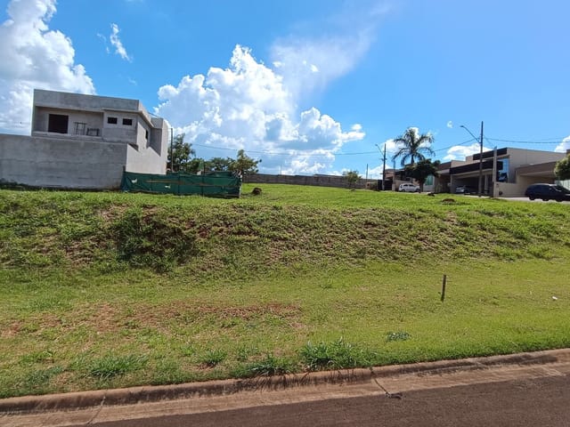 Terreno com 300m², à venda, no bairro Morada das Flores em Cambé
