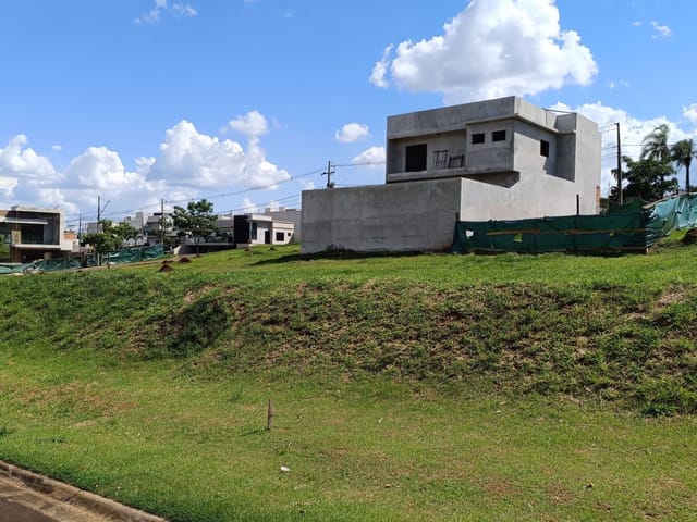 Terreno com 300m², à venda, no bairro Morada das Flores em Cambé
