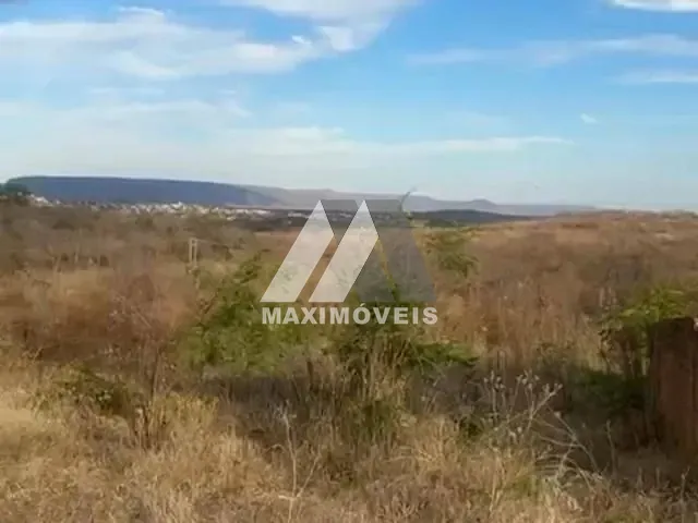 Terreno com 600m², à venda, no bairro Fazenda Boa Vista em Araçuaí