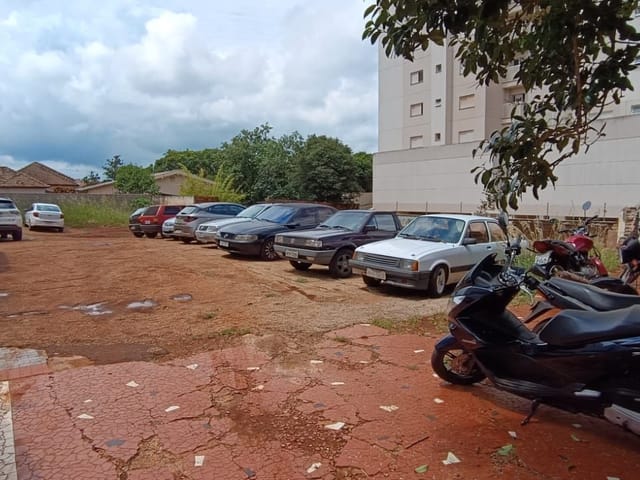 Terreno com 560m², à venda ou para alugar, no bairro Centro em Cambé