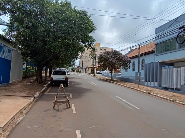 Terreno com 560m², à venda ou para alugar, no bairro Centro em Cambé