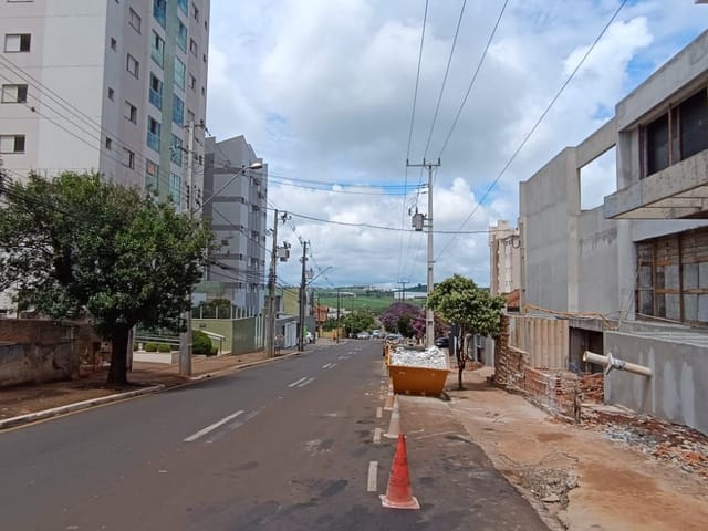 Terreno com 560m², à venda ou para alugar, no bairro Centro em Cambé