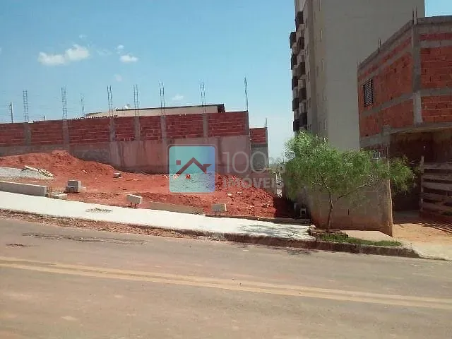 Terreno com 217m², à venda, no bairro Jardim Santa Júlia em São José dos Campos
