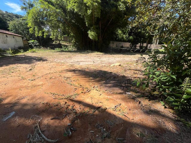Terreno com 704m², à venda, no bairro Carangola em Petrópolis