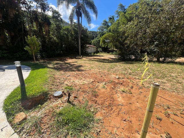 Terreno com 704m², à venda, no bairro Carangola em Petrópolis