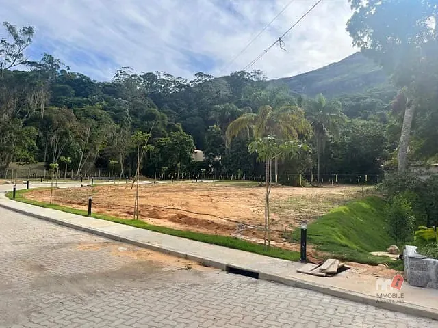 Terreno com 518m², à venda, no bairro Carangola em Petrópolis