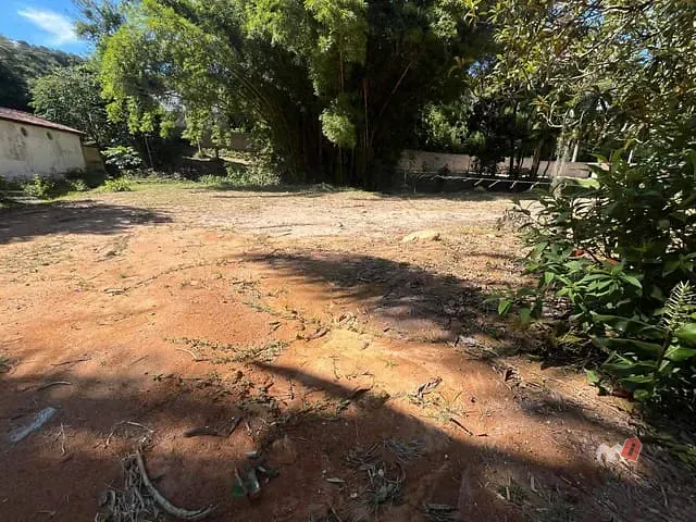 Terreno com 704m², à venda, no bairro Carangola em Petrópolis
