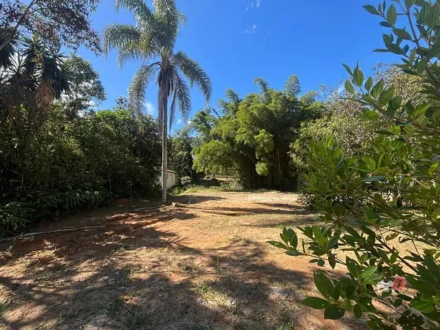 Terreno com 704m², à venda, no bairro Carangola em Petrópolis