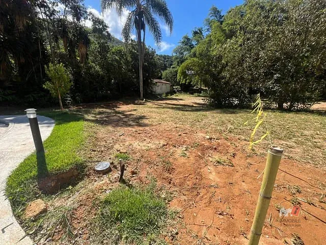 Terreno com 704m², à venda, no bairro Carangola em Petrópolis