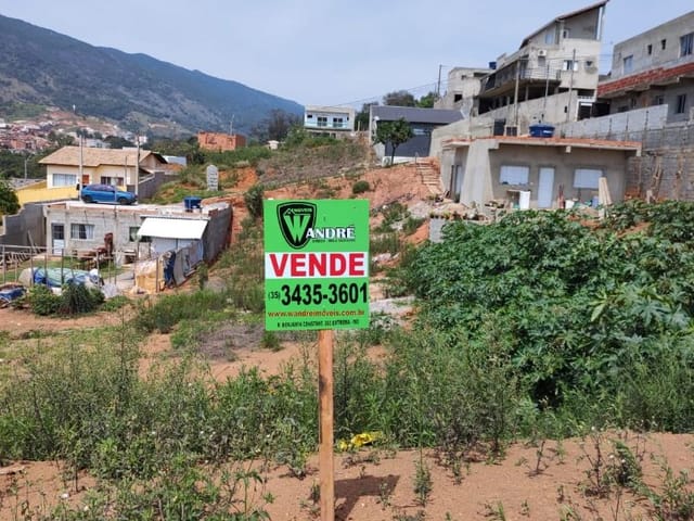 Terreno com 300m², à venda, no bairro Portal do Parque em Extrema