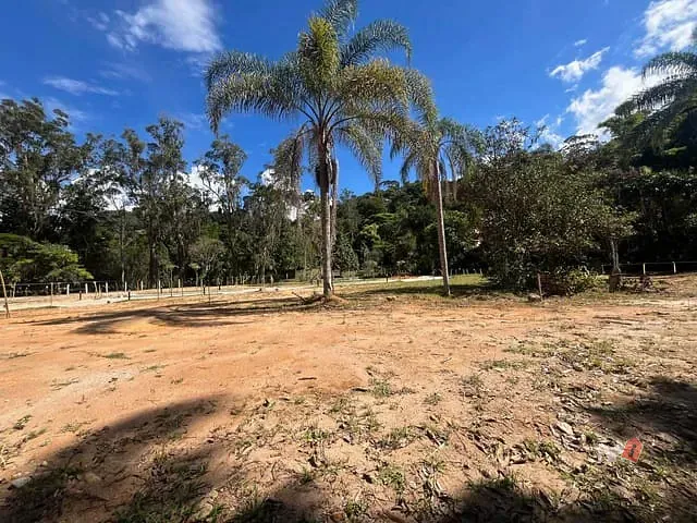 Terreno com 541m², à venda, no bairro Carangola em Petrópolis