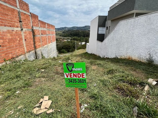 Terreno com 300m², à venda, no bairro Extremaville em Extrema